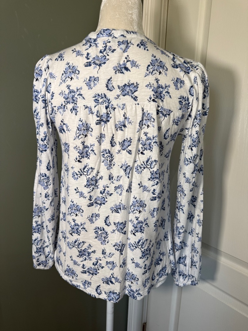 Lucky Brand Blue Floral Henley Top Soft Boho Long Sleeve Size XS - Picture 6 of 10